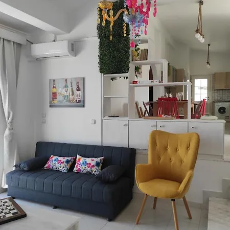 Διαμέρισμα Arocaria In With Garden , Mountain And Sea View Φαληράκι