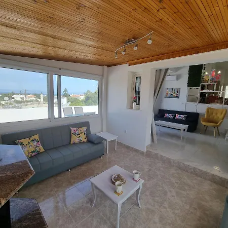 Arocaria In With Garden , Mountain And Sea View Διαμέρισμα Φαληράκι