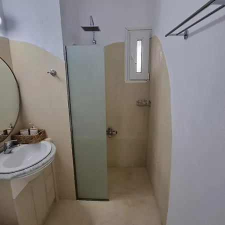 Διαμέρισμα Arocaria In With Garden , Mountain And Sea View Φαληράκι