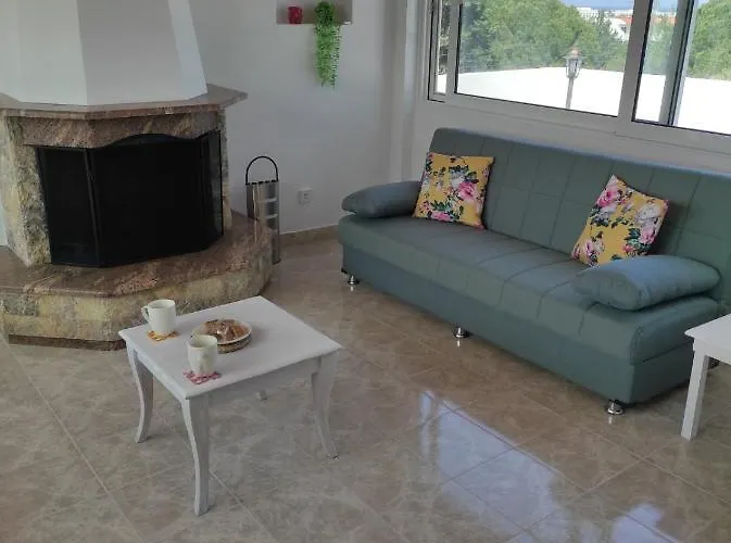 Arocaria In With Garden , Mountain And Sea View Apartman *