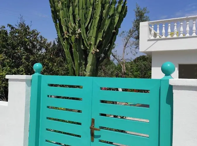 Arocaria In With Garden , Mountain And Sea View Apartament